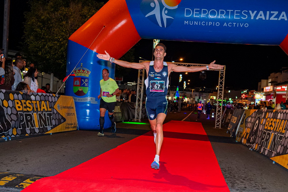 Tinguaro Quintero y Elizabet Perdomo dominan la Music Run Night de Playa Blanca