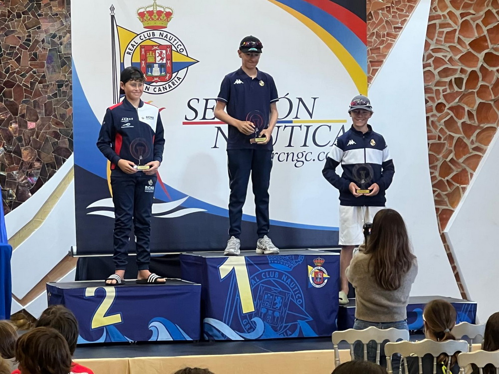 15 regatistas del RCNA participan en el Trofeo Manolo Pazos de Optimist