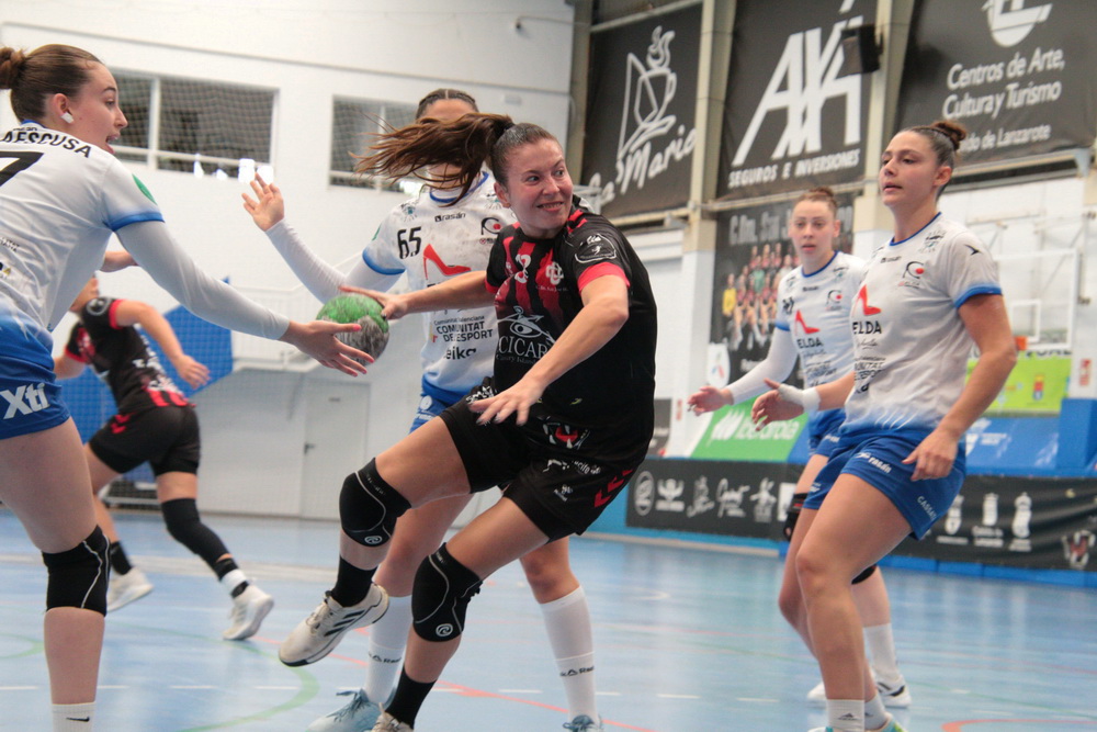 CICAR Lanzarote sucumbe ante la defensa del Elda Prestigio