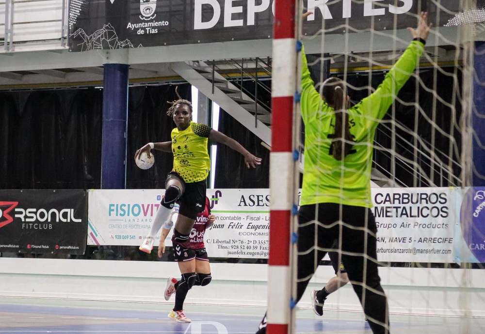 CB Puerto del Carmen recupera opciones de salvaci&oacute;n